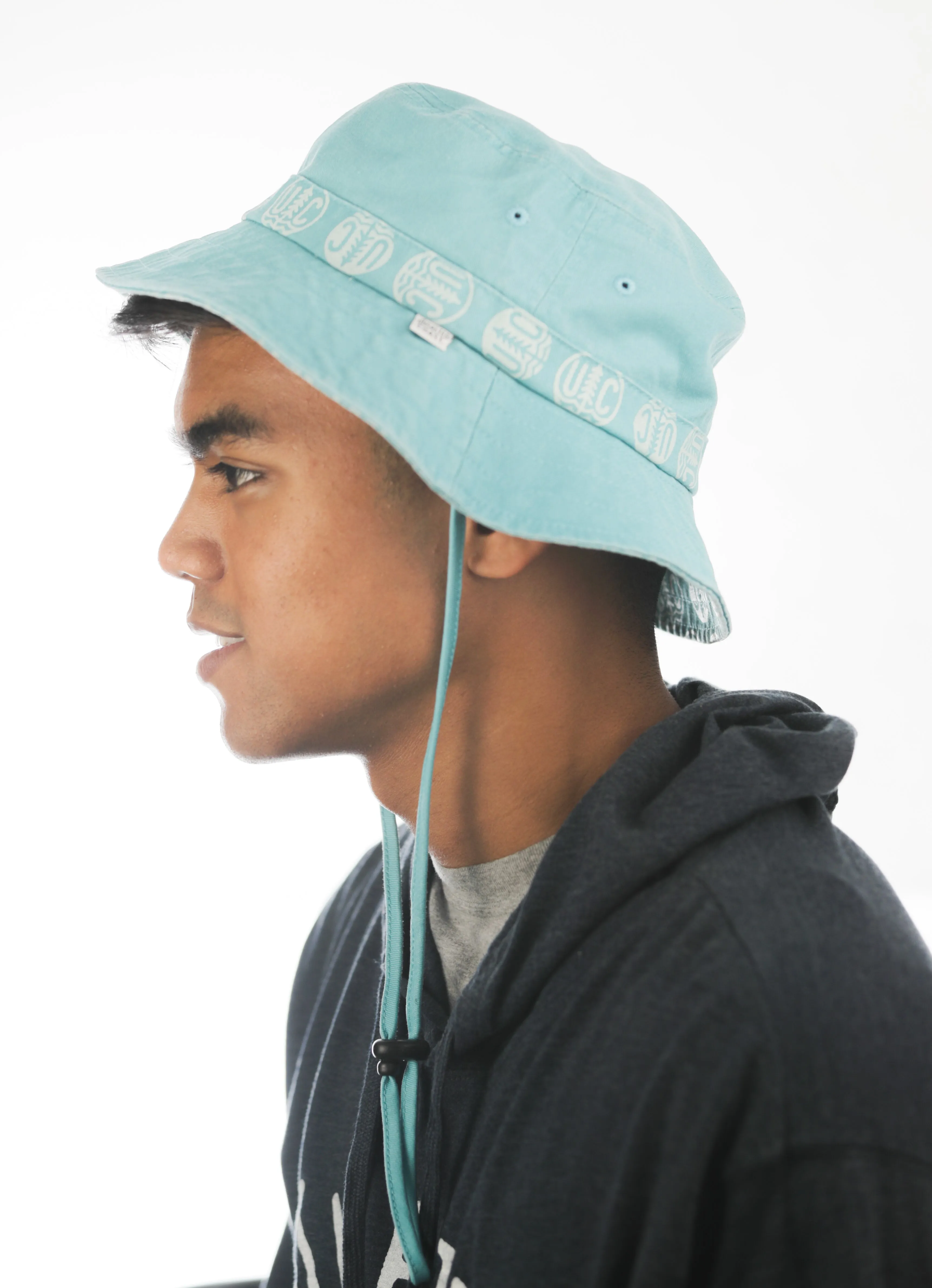 Logo chinstrap bucket hat