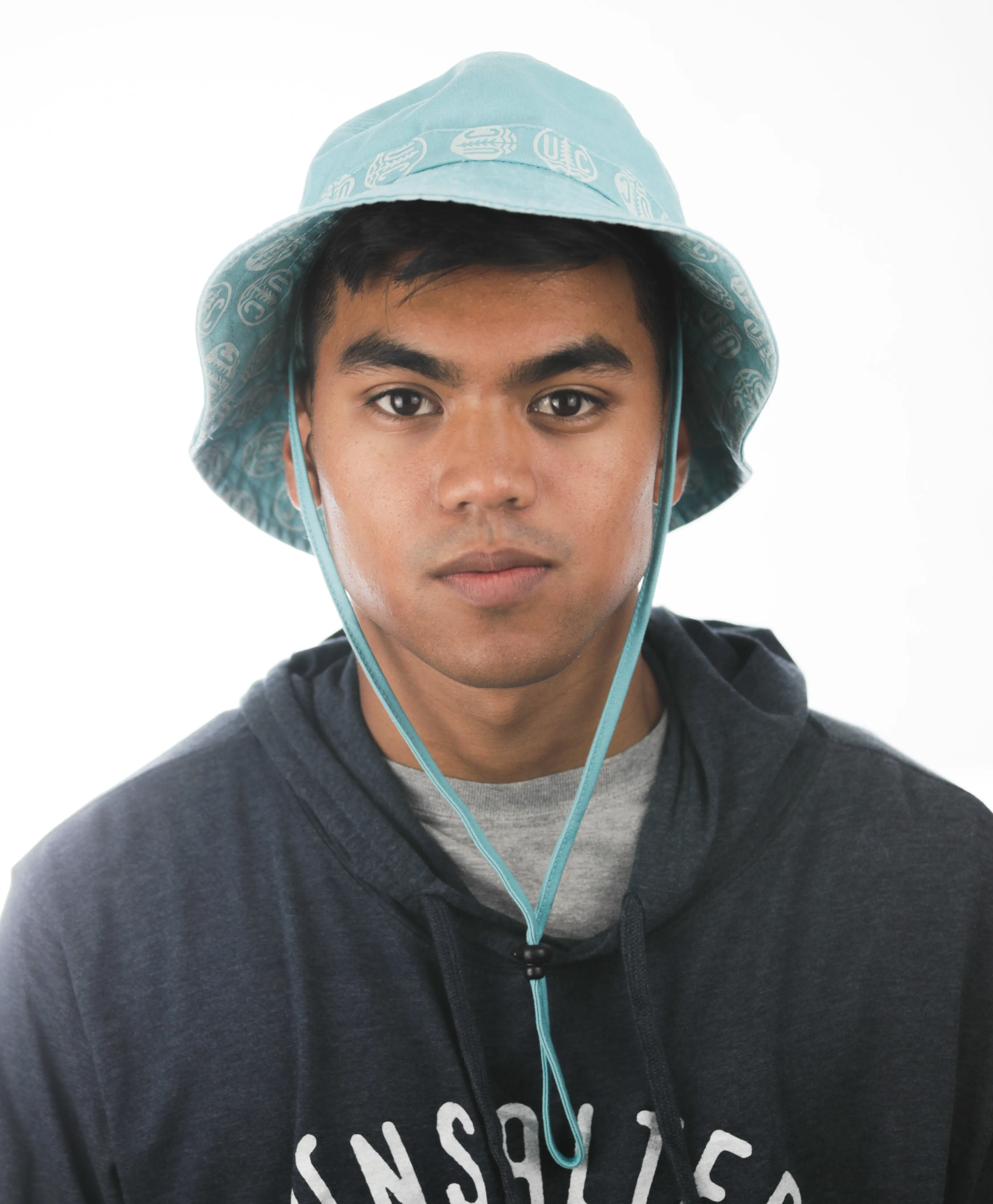 Logo chinstrap bucket hat